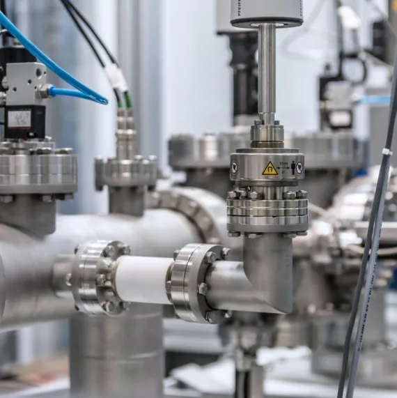 חומרי ניקוי כימיים למערכות החלפת חום להסרת משקעים ושמירה על יעילות המערכות.